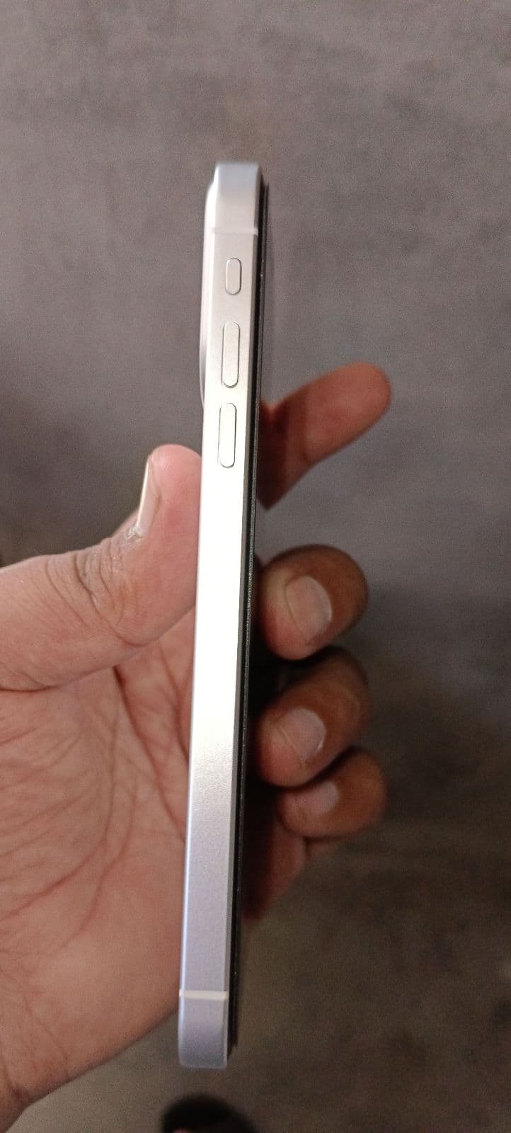 Apple iPhone XR 128GB in White — photo 2