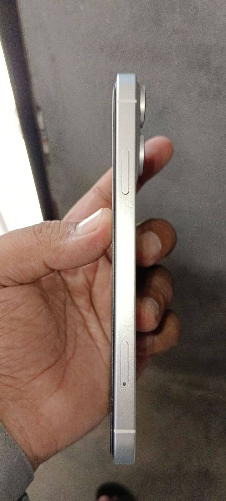 Apple iPhone XR 128GB in White — photo 3