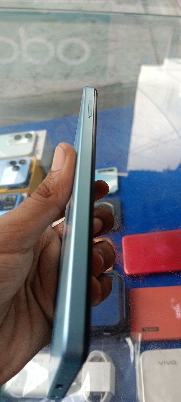 Vivo Y05e 4GB / 64GB in Teal — photo 4