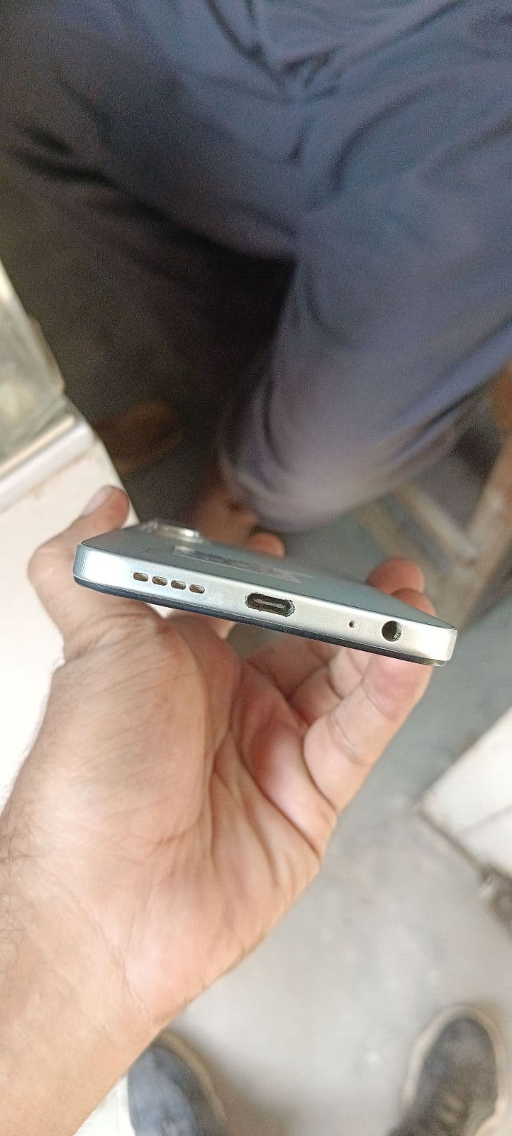 Infinix Hot 60i 6GB / 128GB in Titanium Silver — photo 5