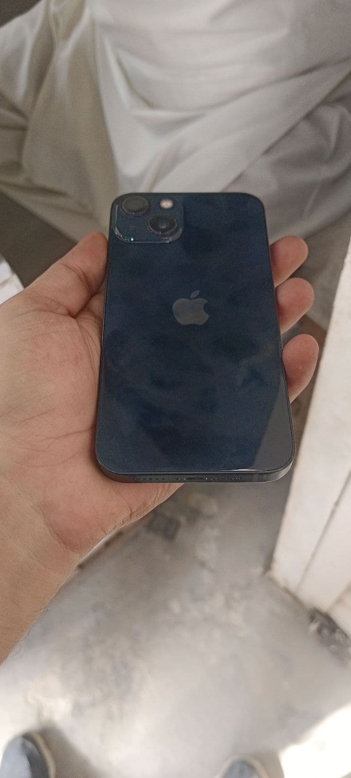 Apple iPhone 13 128GB in Midnight — photo 4