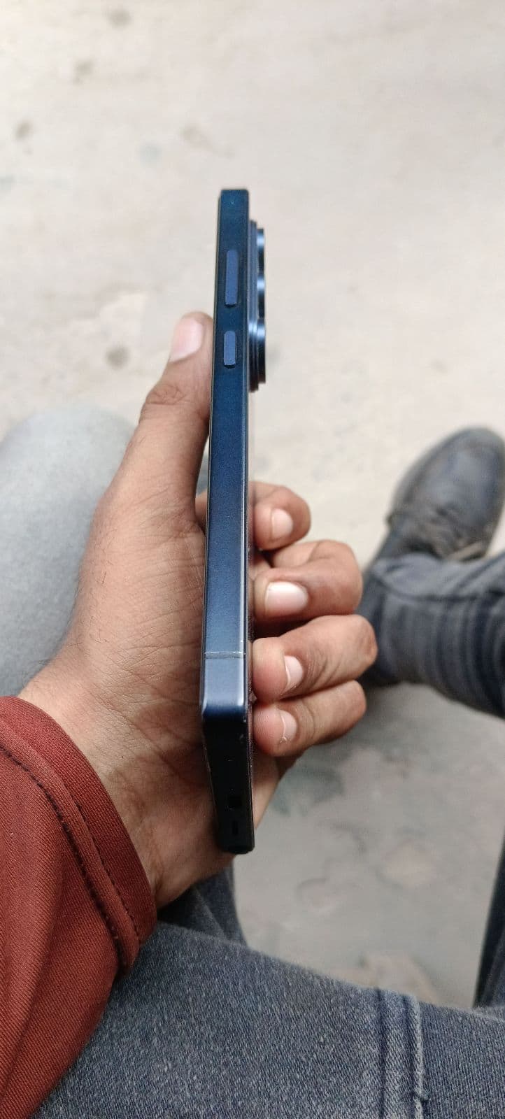 Samsung Galaxy S25 Ultra 12GB / 1TB in Titanium Silverblue — photo 4