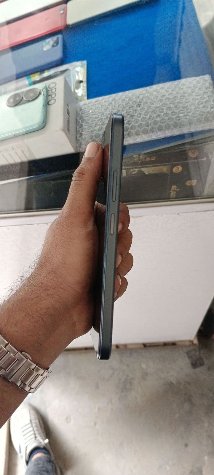 Oppo A6 8GB / 128GB in Sapphire Blue — photo 4