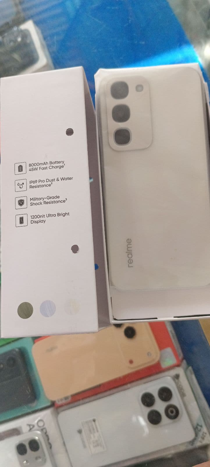Realme C100 8GB / 256GB in Glory White — photo 3