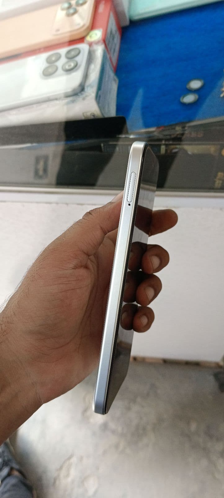 Oppo A6s 8GB / 256GB in Ice White — photo 3