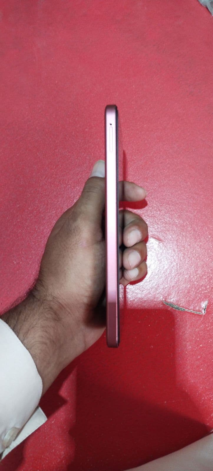 Vivo Y21d 8GB / 128GB in Coral Red — photo 2