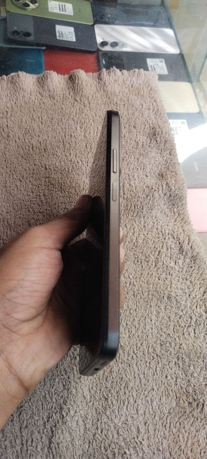Realme C85 8GB / 128GB in Swan Black — photo 4