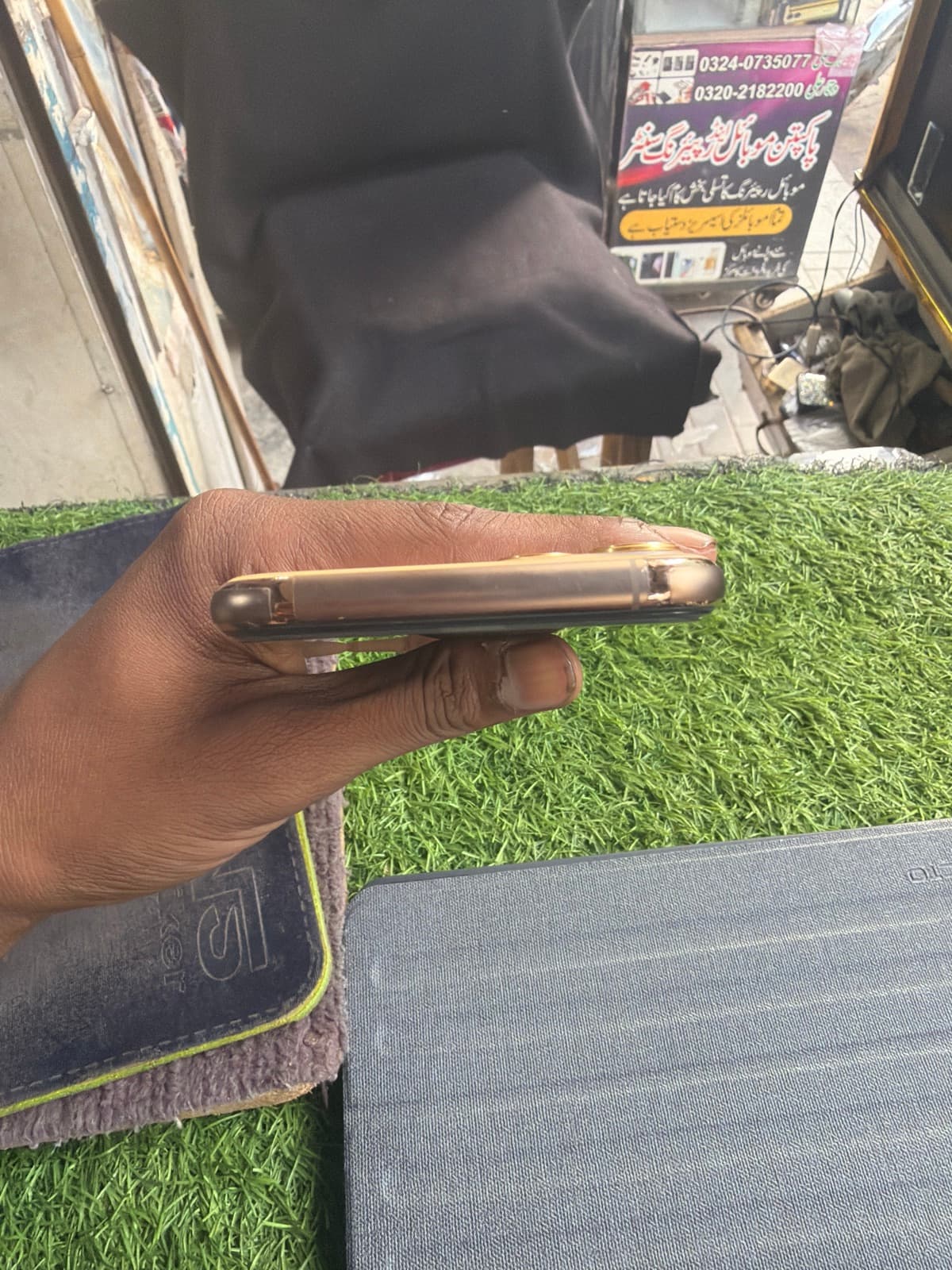 Apple iPhone 11 Pro 64GB in Gold — photo 4