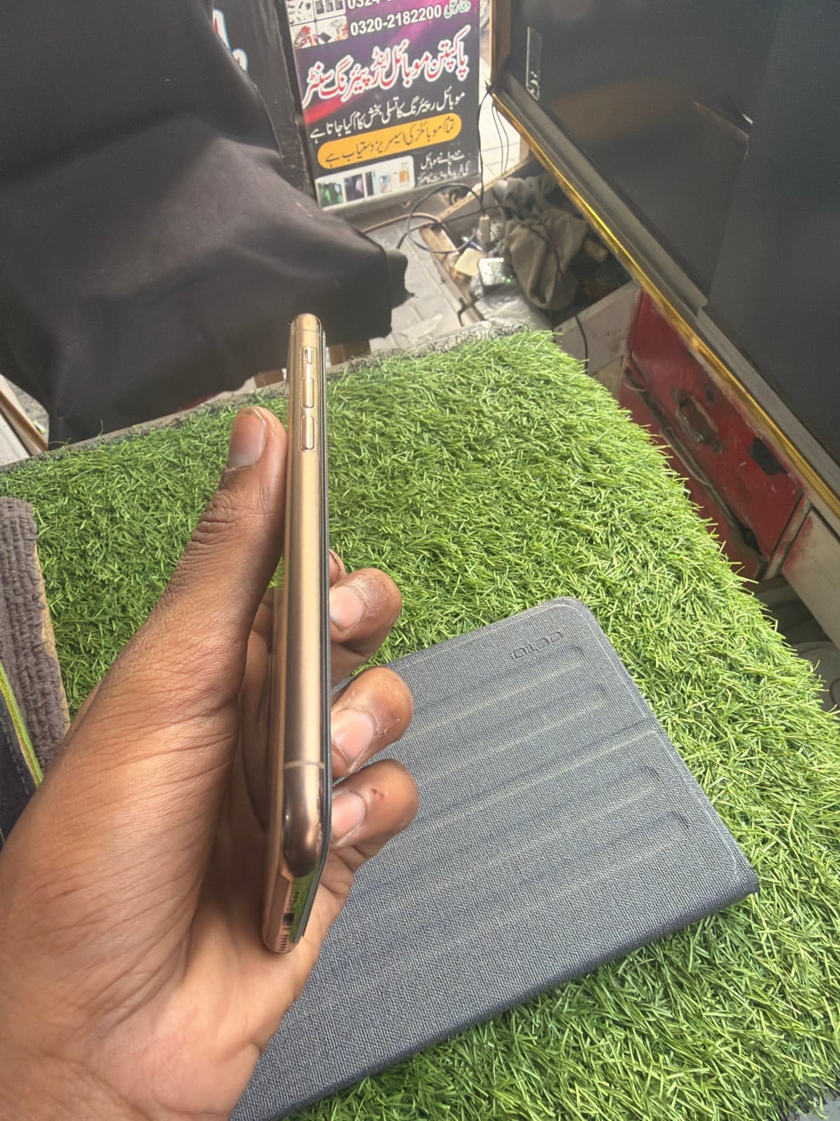 Apple iPhone 11 Pro 64GB in Gold — photo 5
