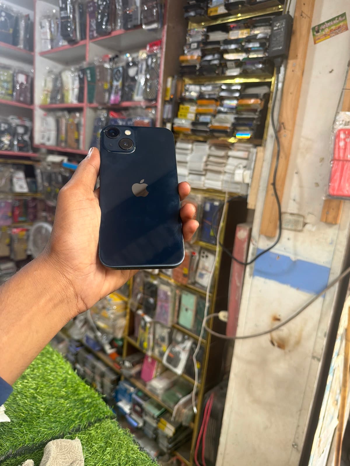 iPhone 13 · 128GB