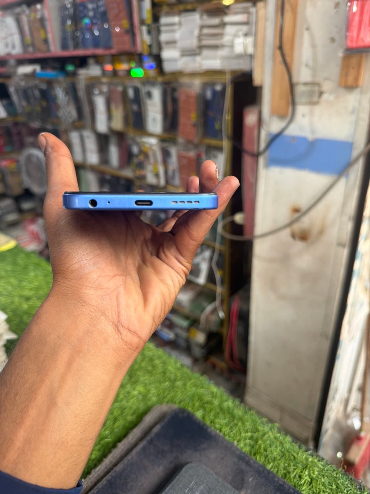 Infinix Smart 10 4GB / 64GB in Iris Blue — photo 3
