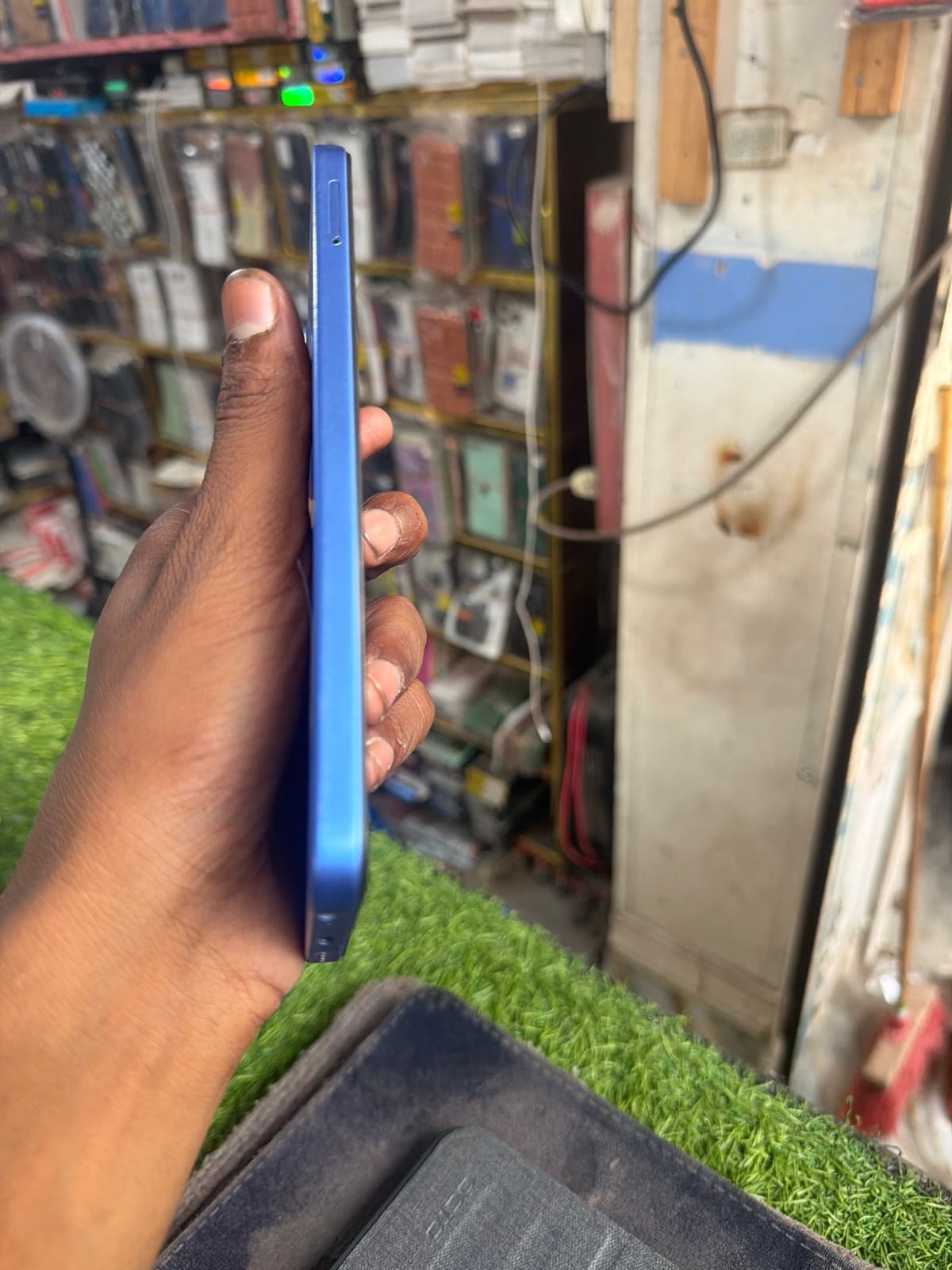 Infinix Smart 10 4GB / 64GB in Iris Blue — photo 4