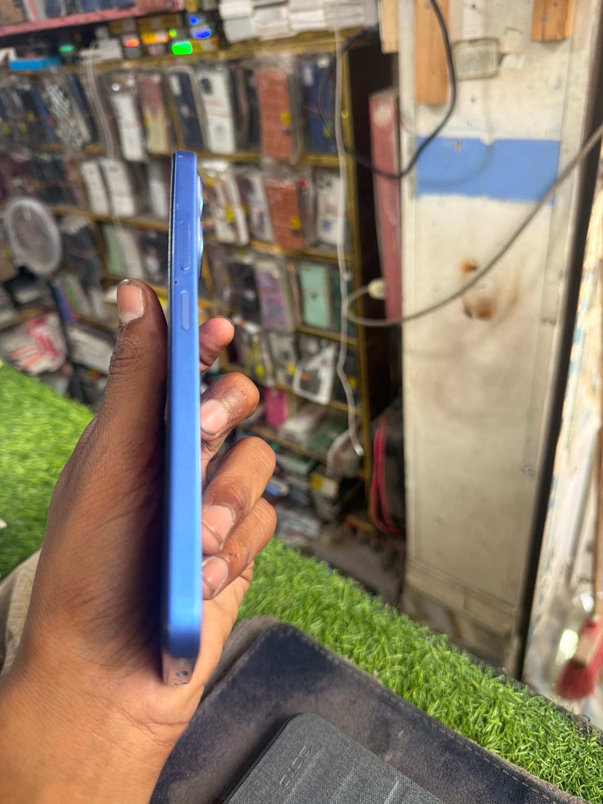 Infinix Smart 10 4GB / 64GB in Iris Blue — photo 5