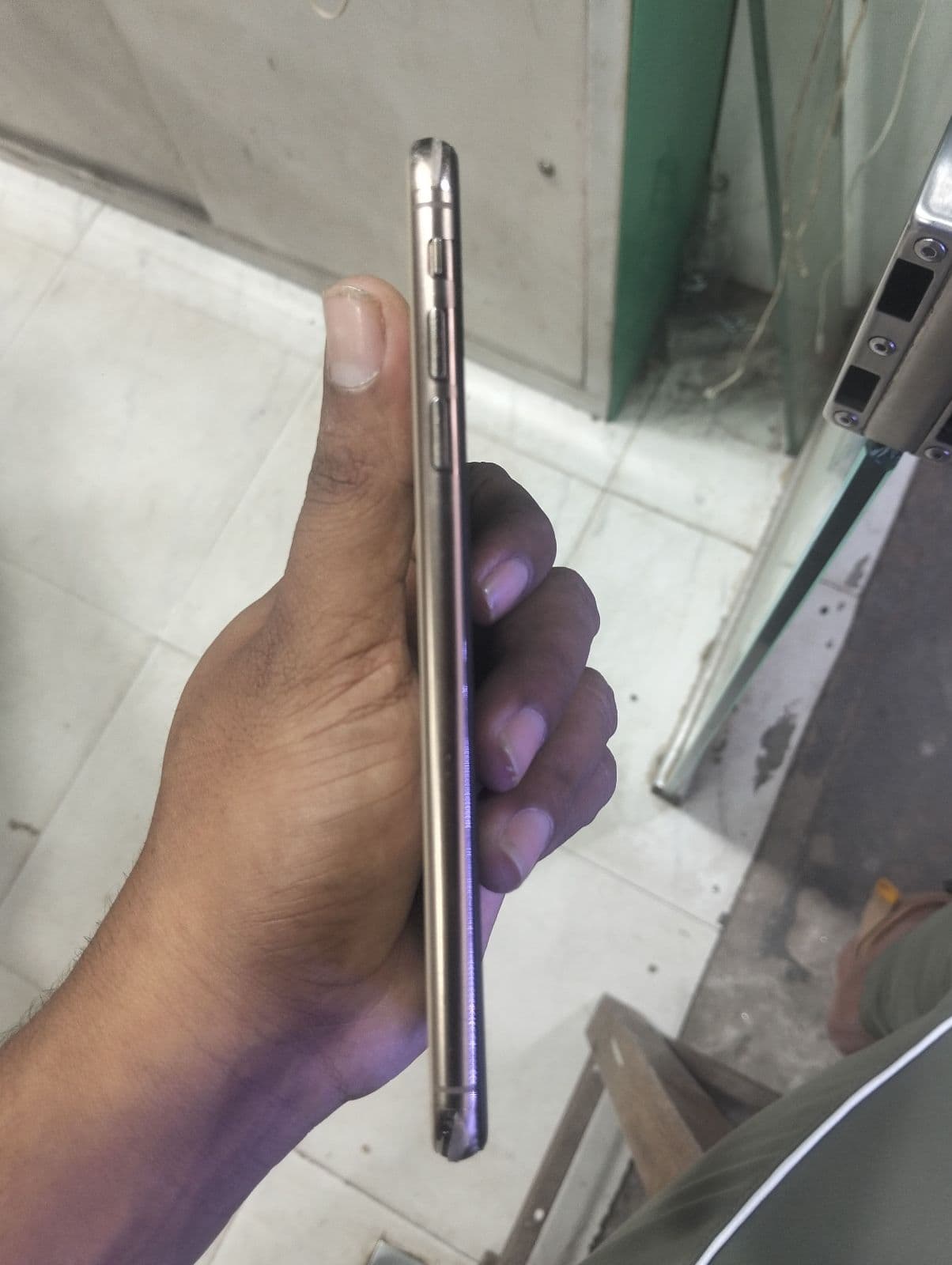 Apple iPhone XS Max 64GB in Gold — photo 3
