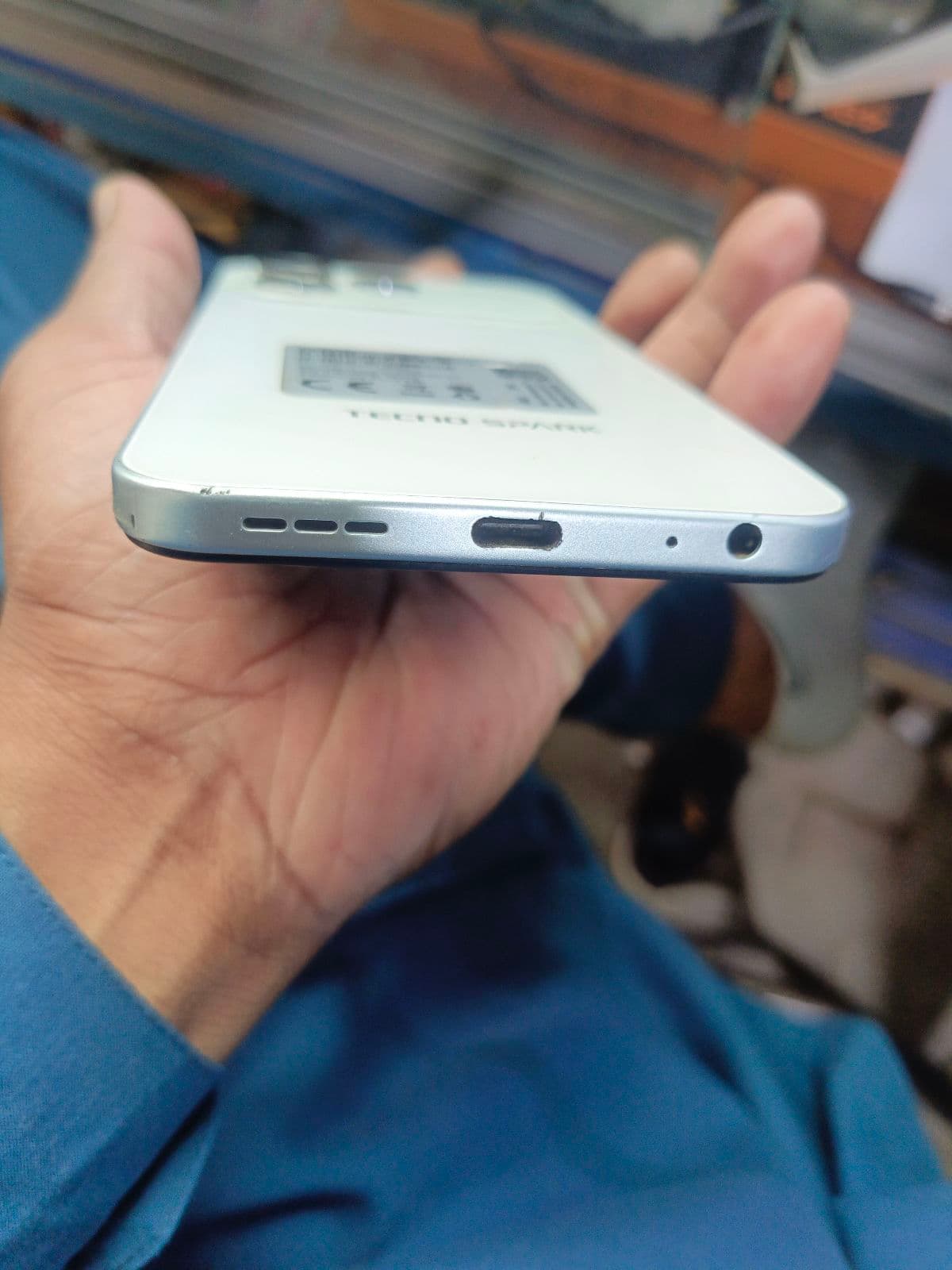 Tecno Spark 40 6GB / 128GB in Veil White — photo 4