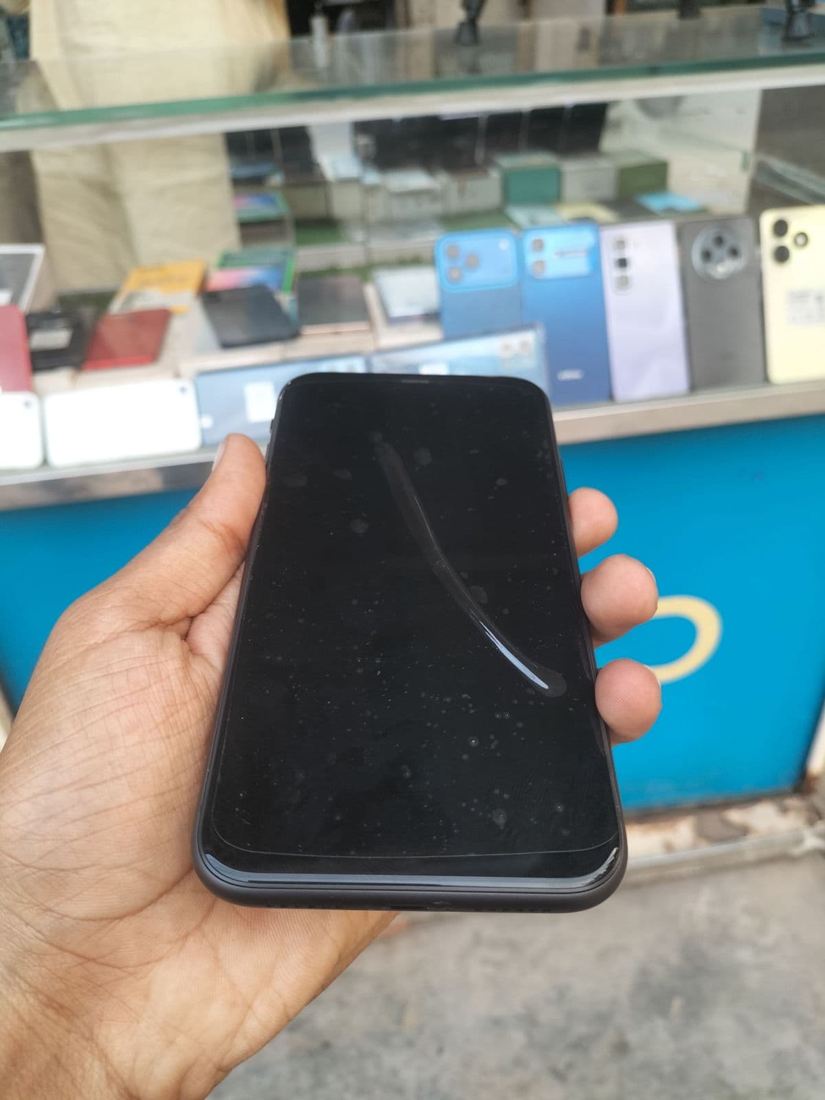 Apple iPhone 11 64GB in Black — photo 2