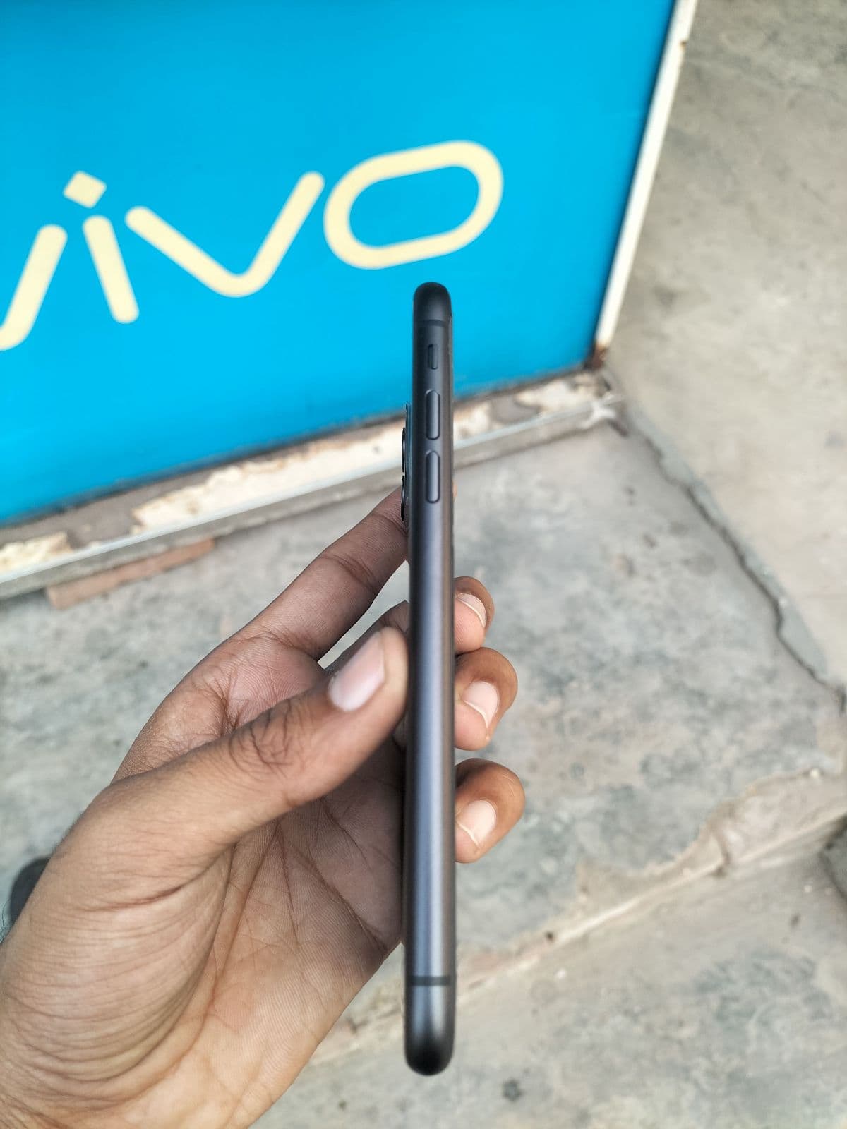 Apple iPhone 11 64GB in Black — photo 4