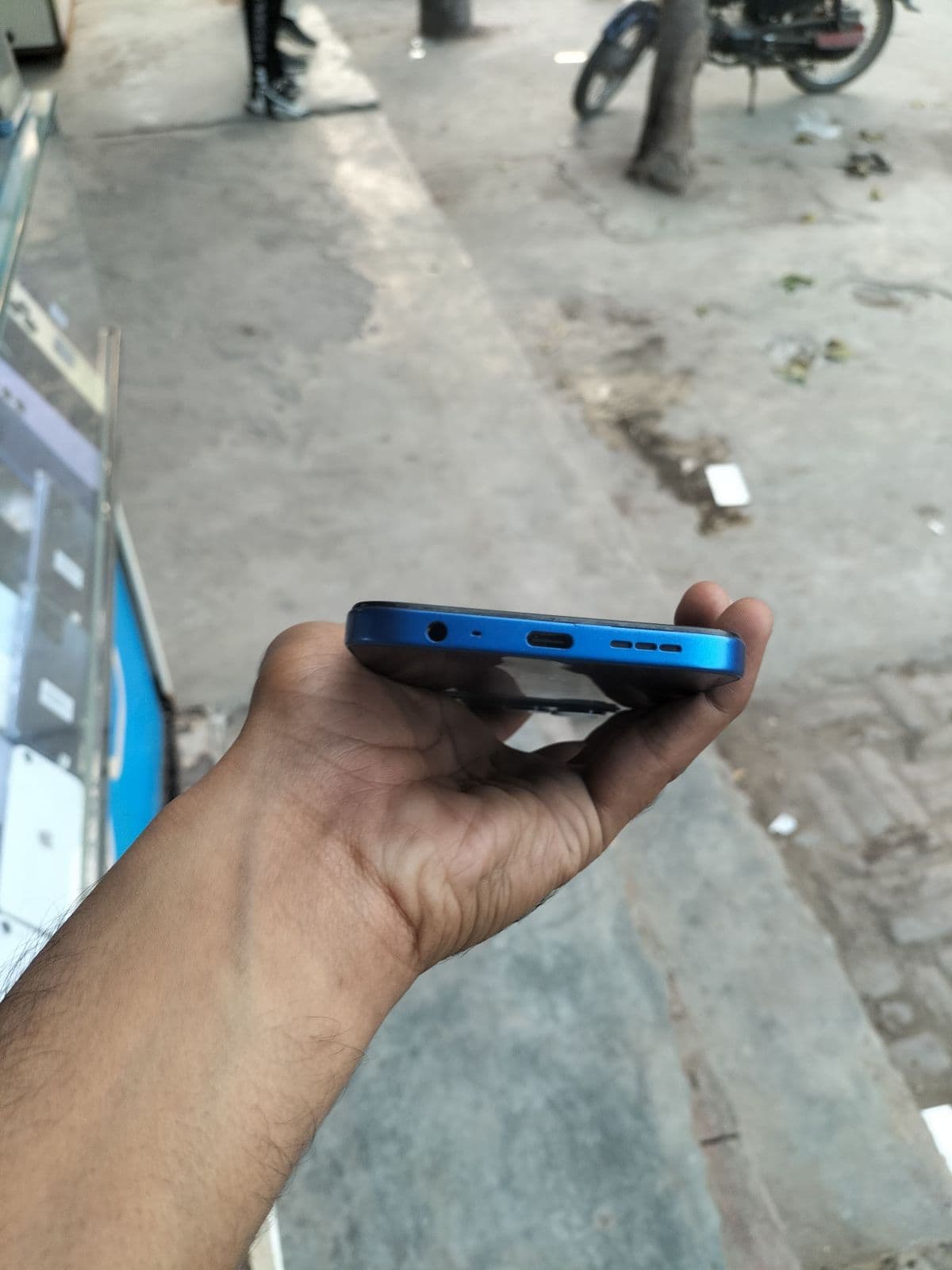 Tecno Spark 50 6GB / 128GB in Halo Blue — photo 3