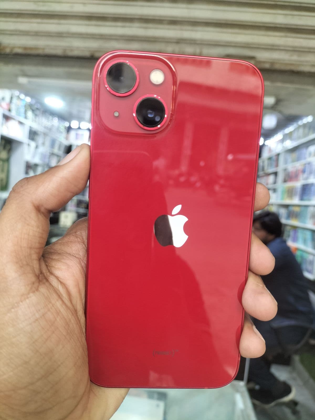 Apple iPhone 13 128GB in (PRODUCT)RED — photo 1