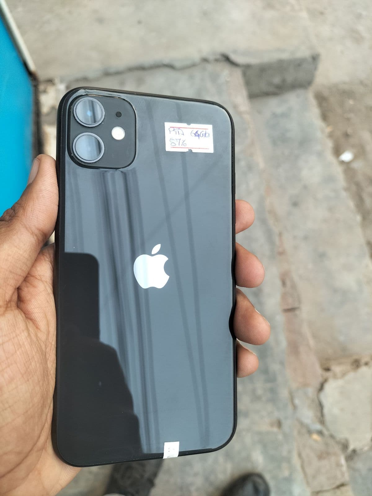 Apple iPhone 11 64GB in Black — photo 1