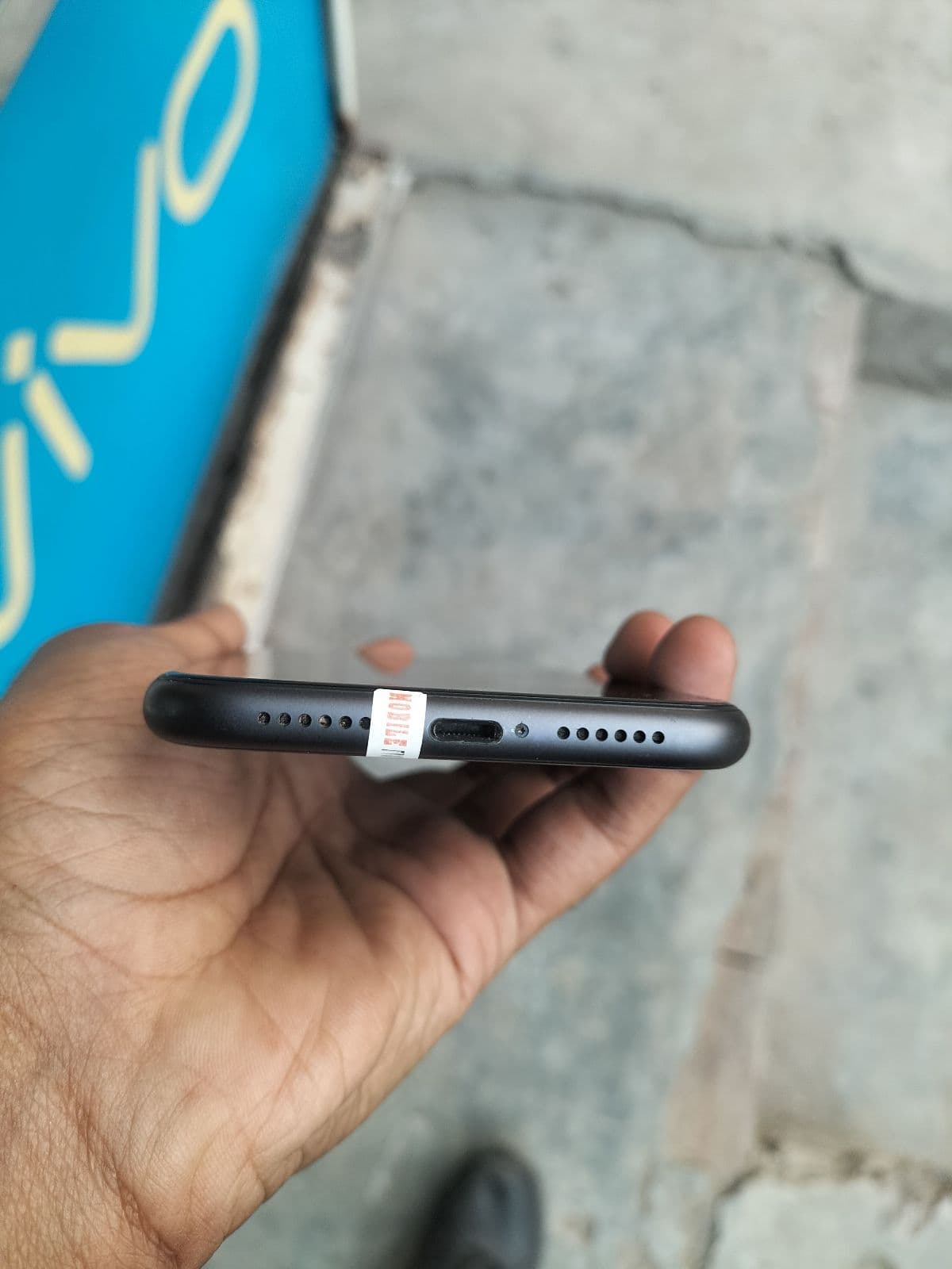 Apple iPhone 11 64GB in Black — photo 3