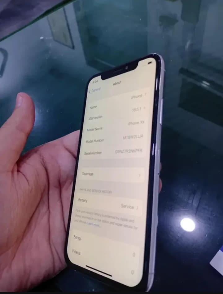 Apple iPhone XS 64GB in Silver — photo 2