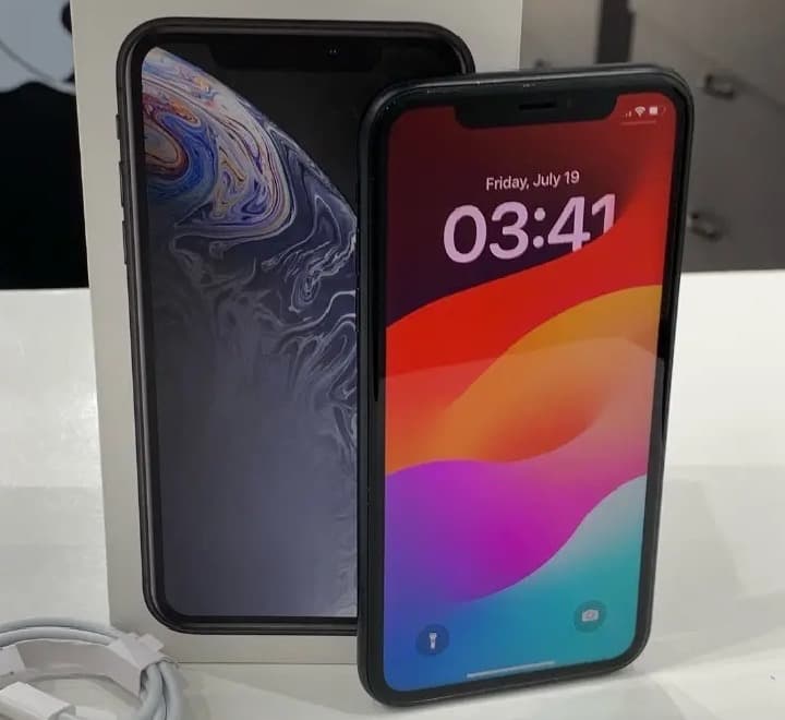 Apple iPhone XR 128GB in Black — photo 1