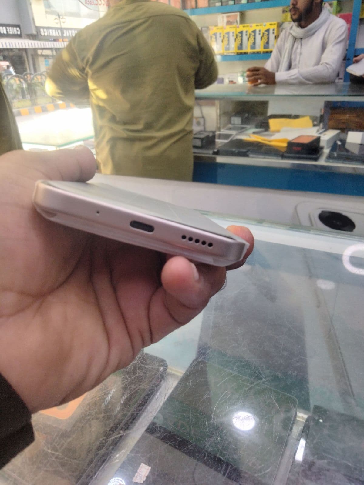 Vivo Y31d 8GB / 128GB in Glow White — photo 3