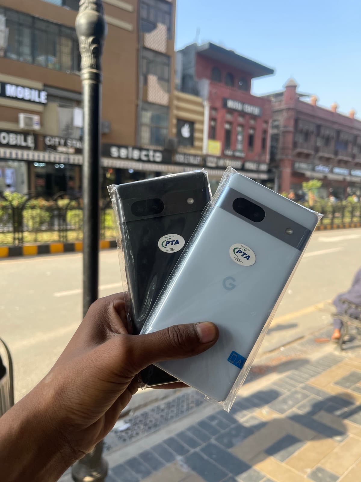 Google Pixel 7a 8GB / 128GB in Charcoal — photo 1