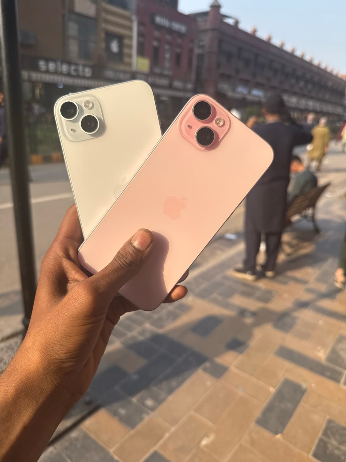 Apple iPhone 15 Plus 128GB in Pink — photo 2