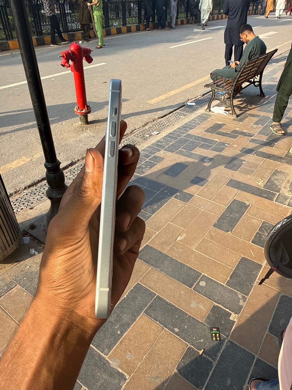 Apple iPhone 15 Plus 128GB in Pink — photo 4