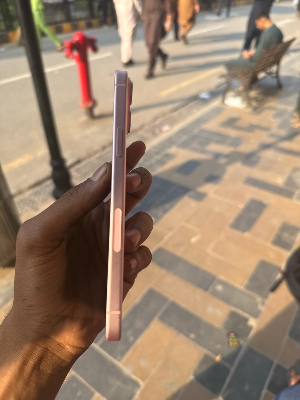 Apple iPhone 15 Plus 128GB in Pink — photo 5
