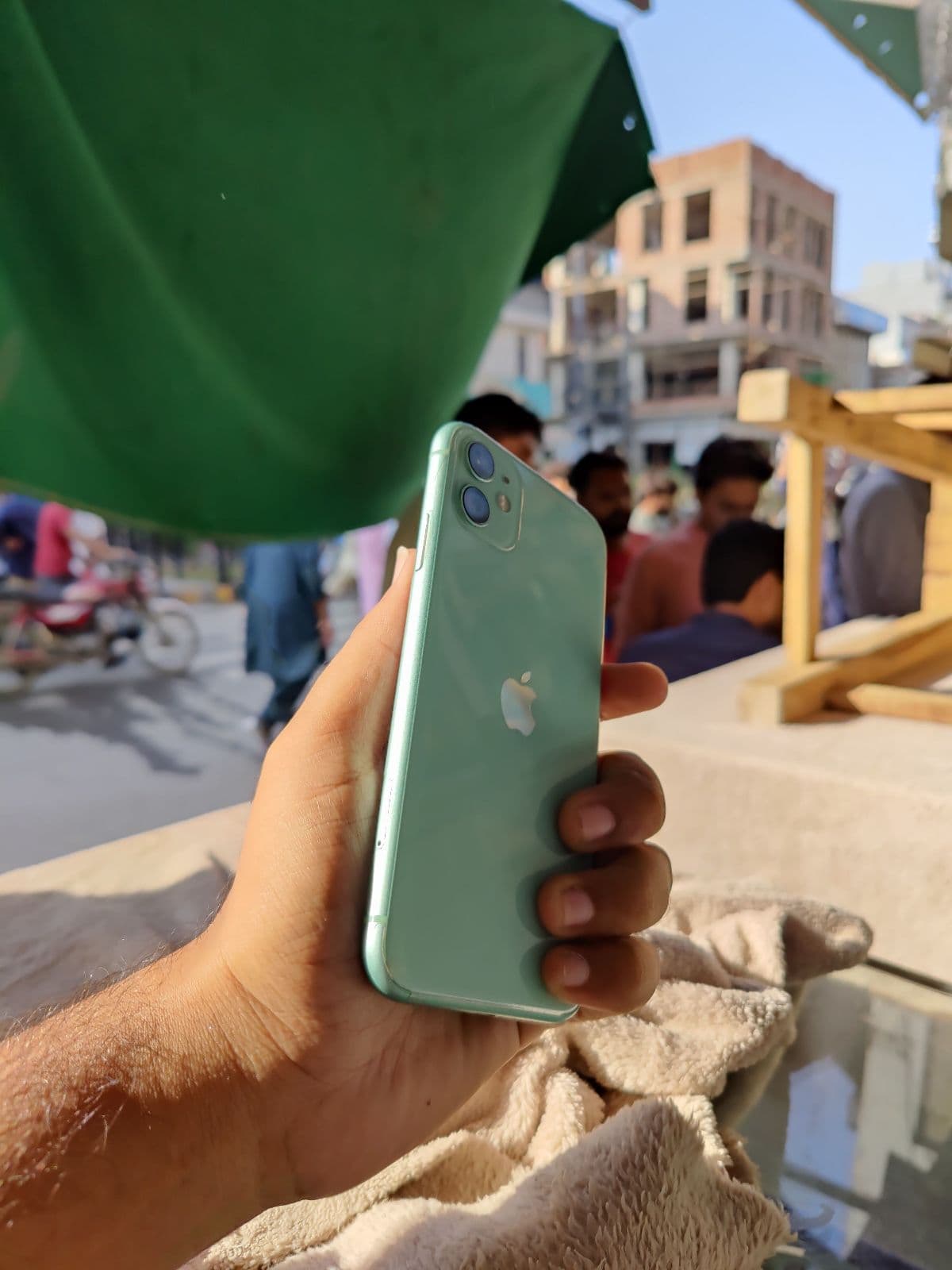 Apple iPhone 11 64GB in Green — photo 2