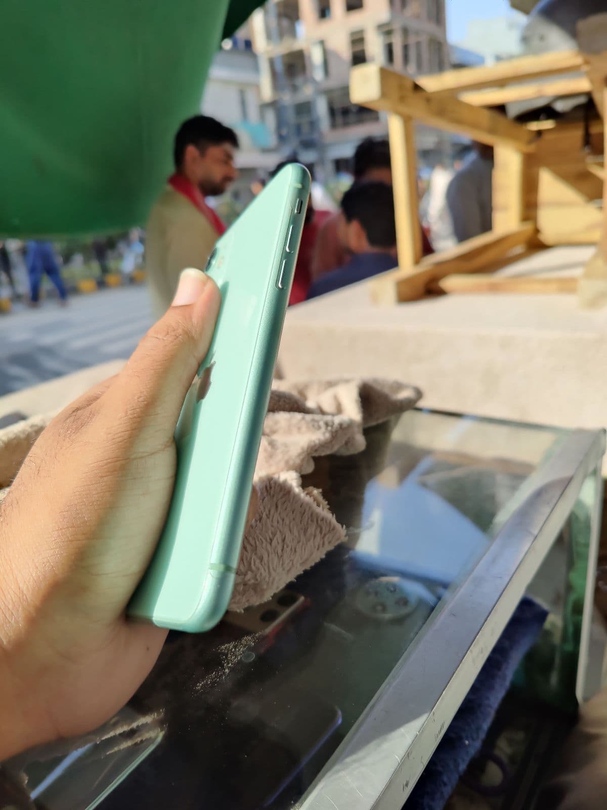 Apple iPhone 11 64GB in Green — photo 3