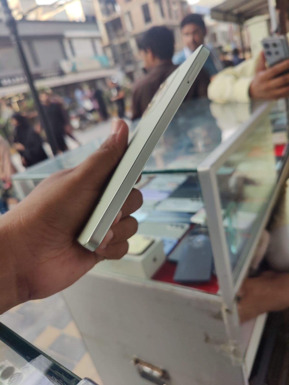 Oppo A5 Pro 8GB / 256GB in Olive Green — photo 2