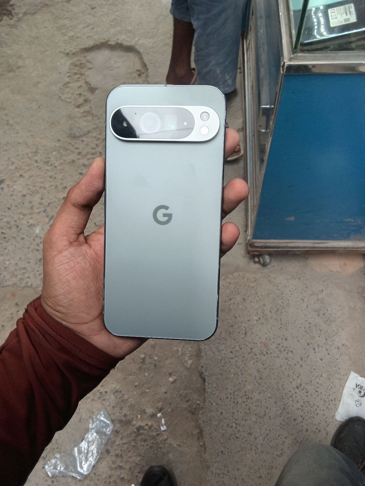 Google Pixel 9 Pro XL 16GB / 256GB in Porcelain — photo 2