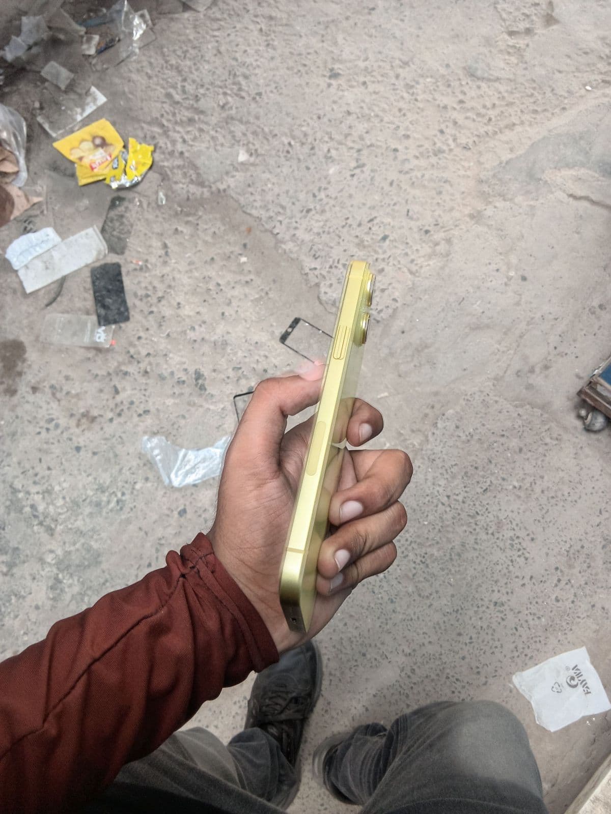 Apple iPhone 14 Plus 128GB in Yellow — photo 4
