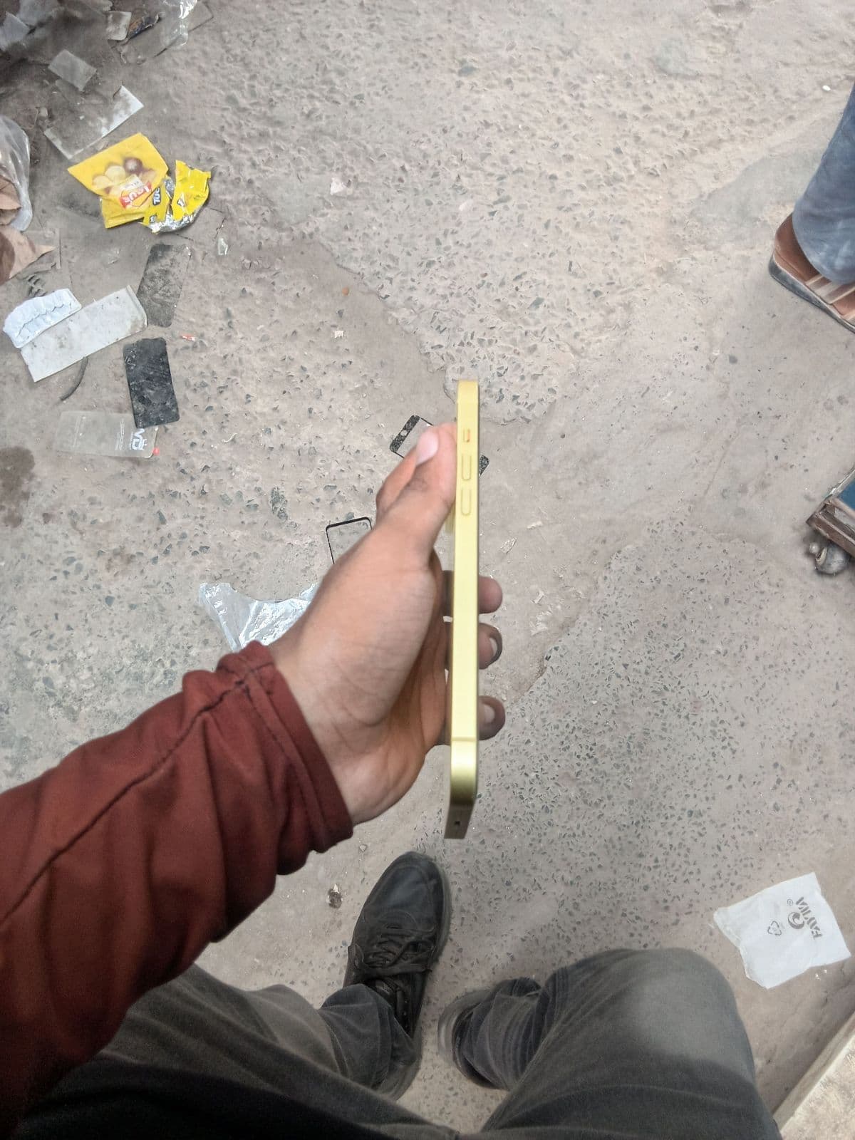 Apple iPhone 14 Plus 128GB in Yellow — photo 5