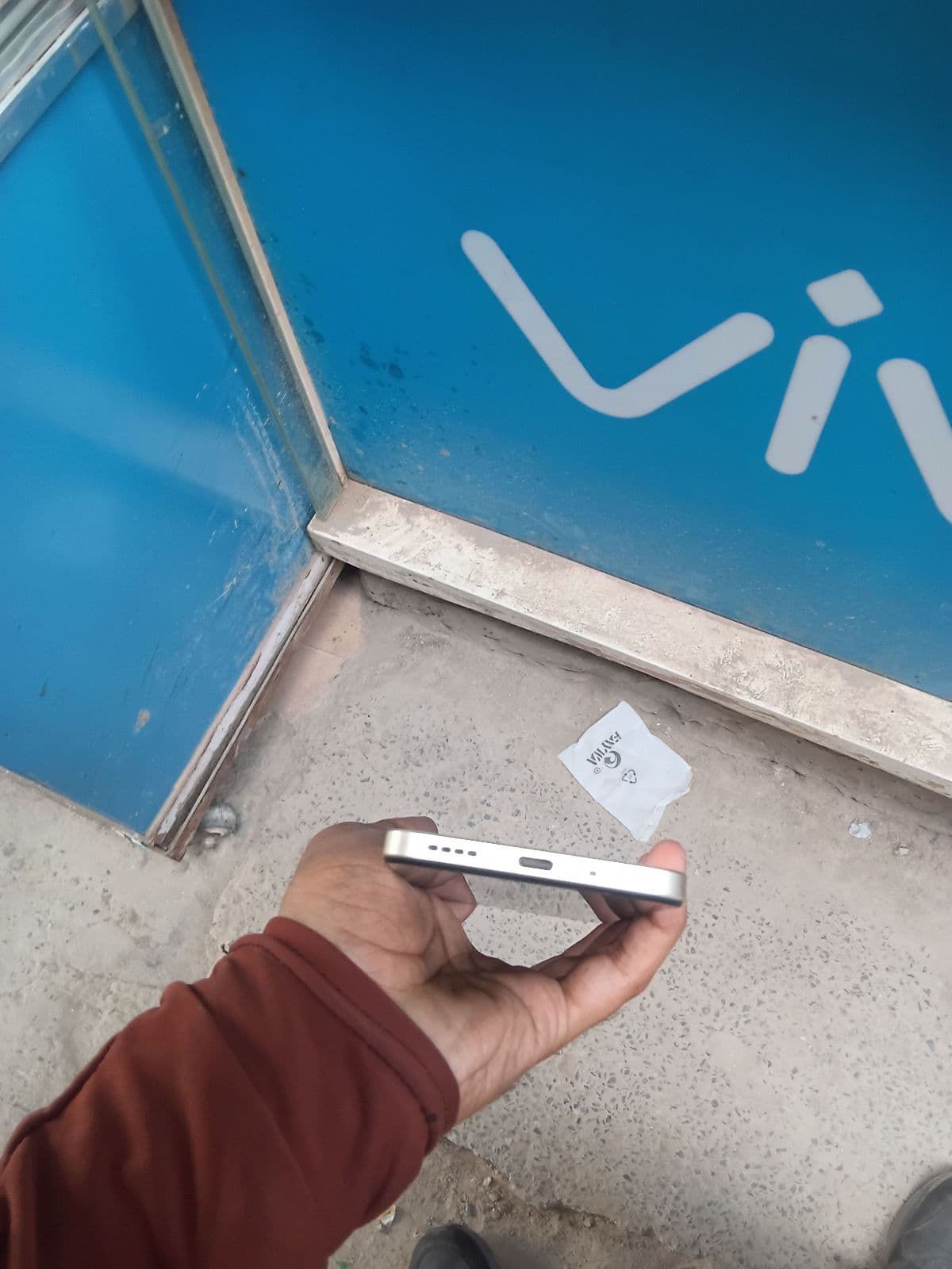 Realme C75 6GB / 128GB in Lightning Gold — photo 5