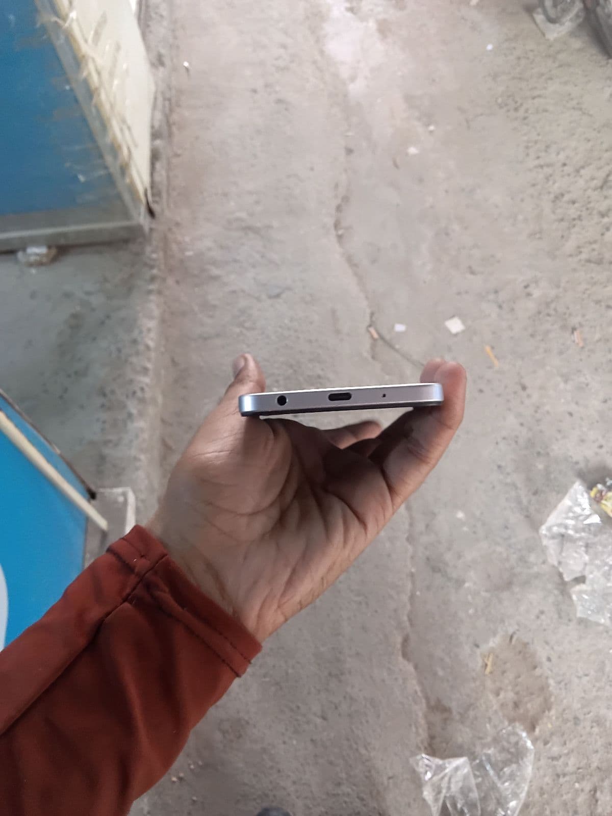 Vivo Y04 4GB / 128GB in Titanium Gold — photo 2