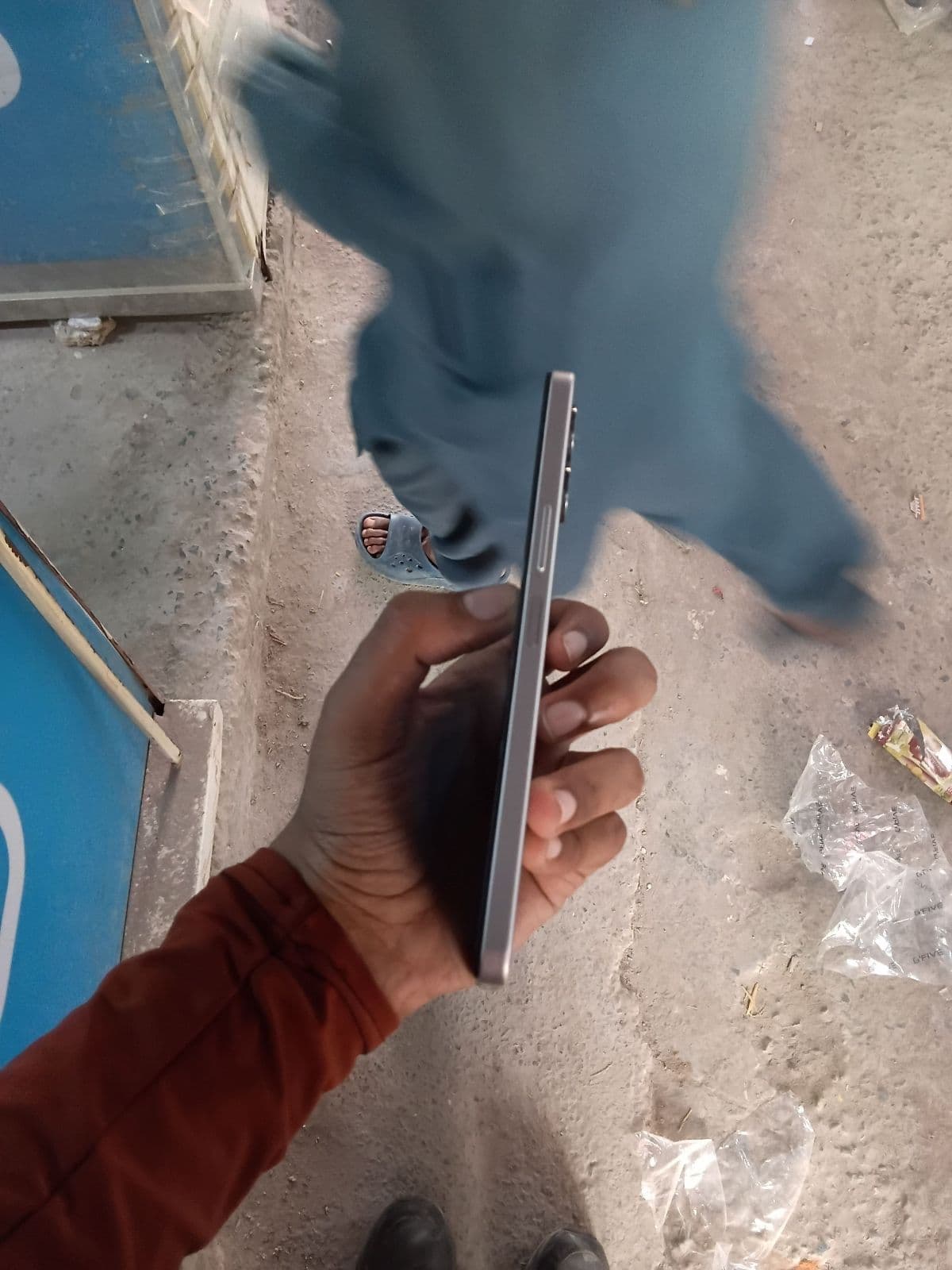 Vivo Y04 4GB / 128GB in Titanium Gold — photo 4