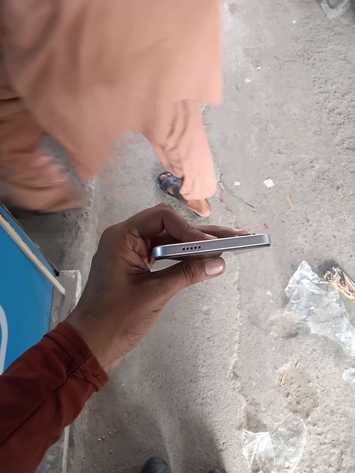 Vivo Y04 4GB / 128GB in Titanium Gold — photo 5