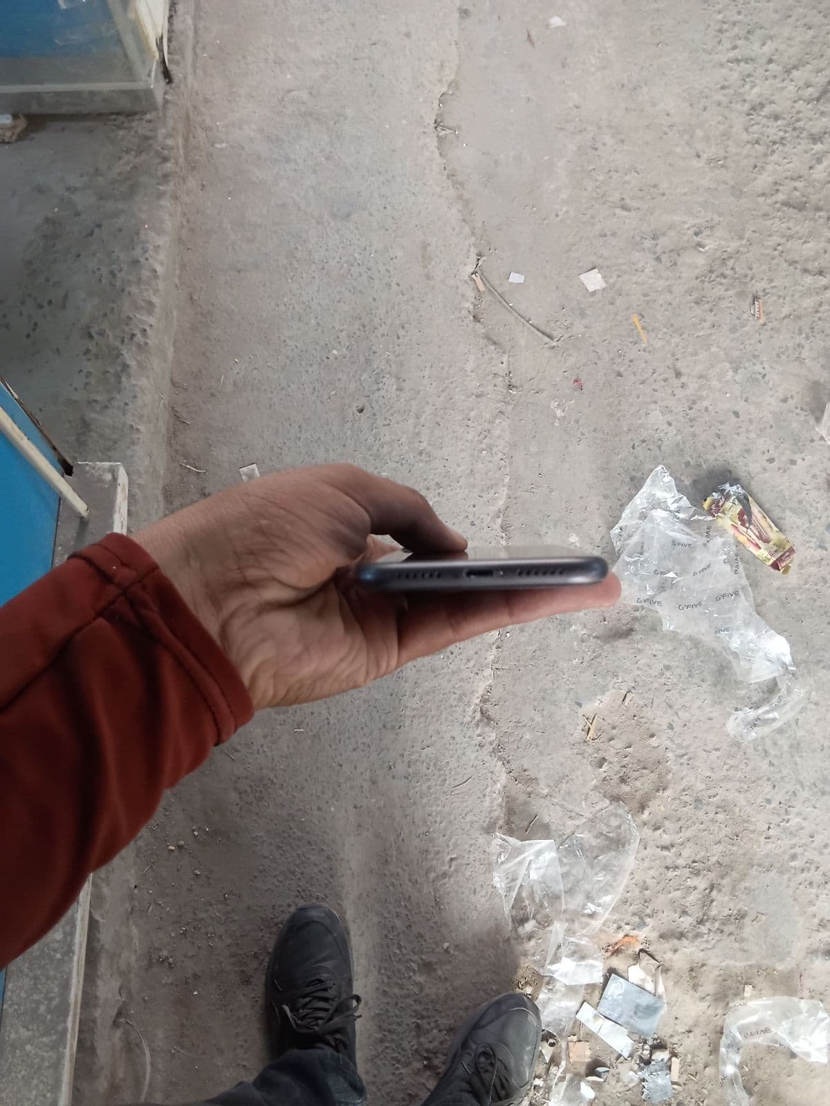 Apple iPhone 11 64GB in Black — photo 3