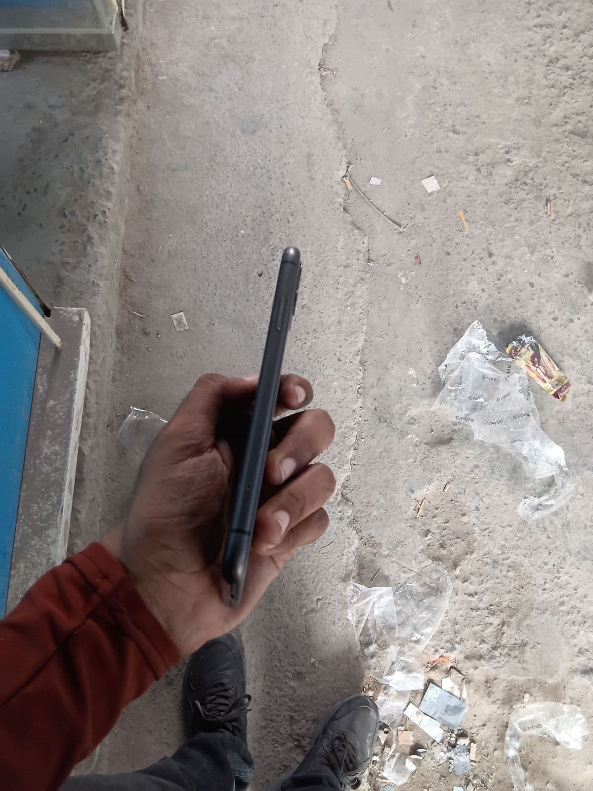 Apple iPhone 11 64GB in Black — photo 5