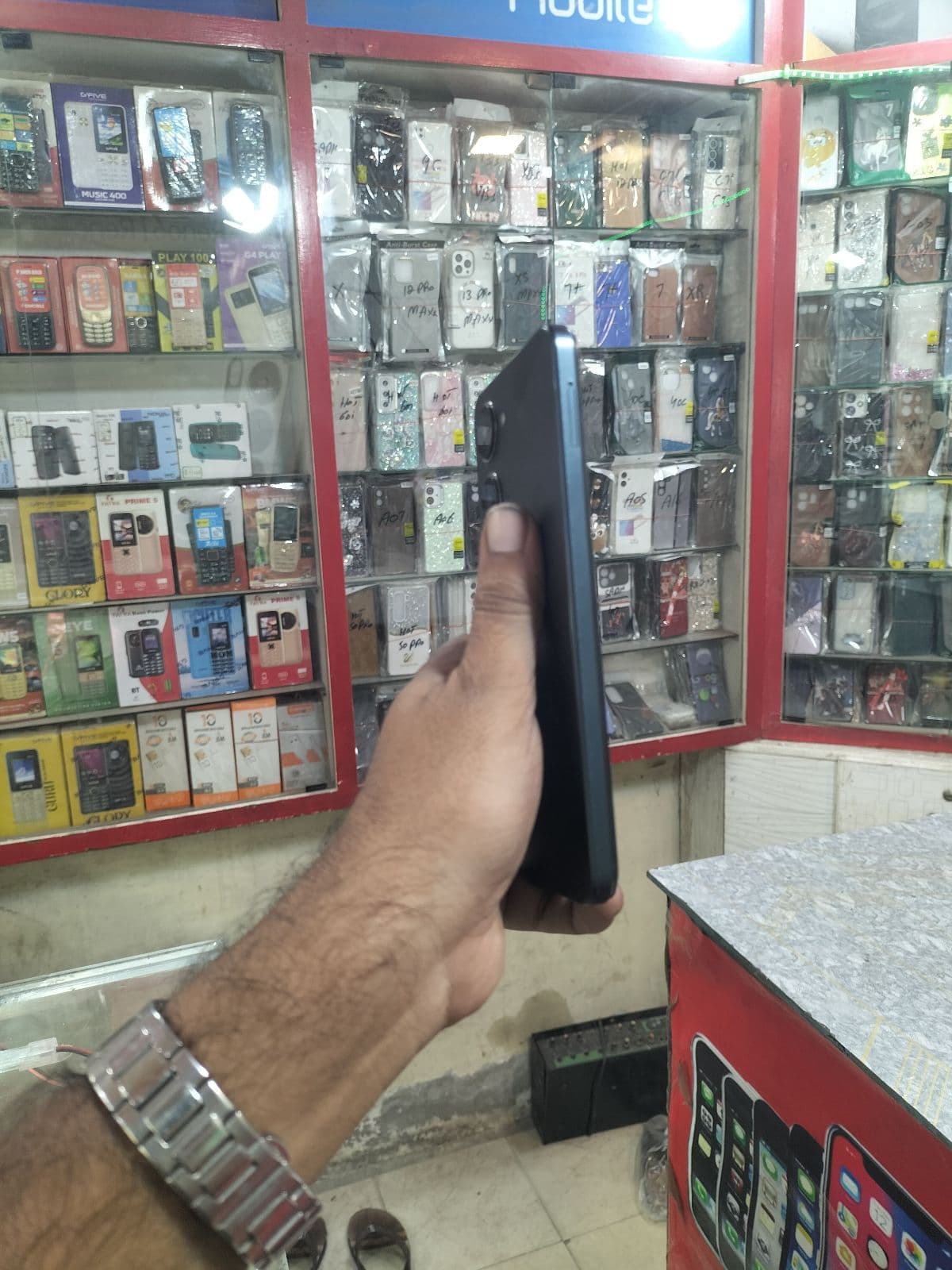 Vivo Y03t 4GB / 64GB in Space Black — photo 3