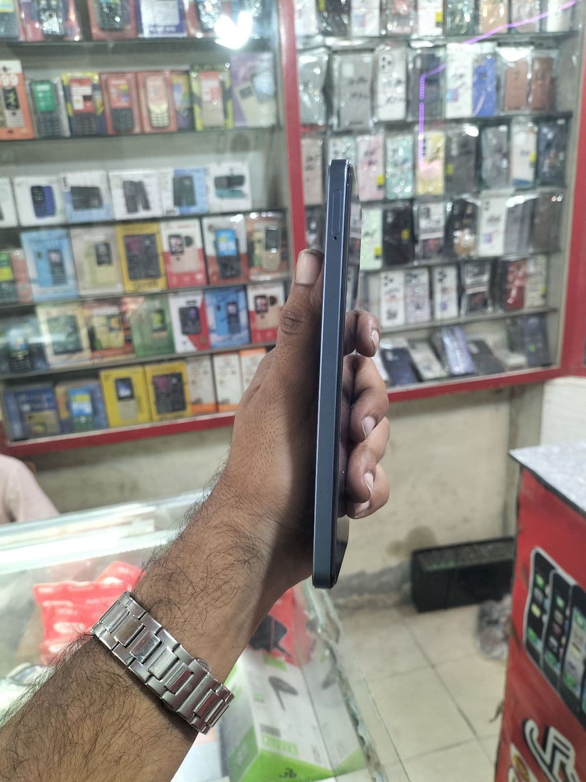 Realme C63 6GB / 128GB in Stargaze Black — photo 3