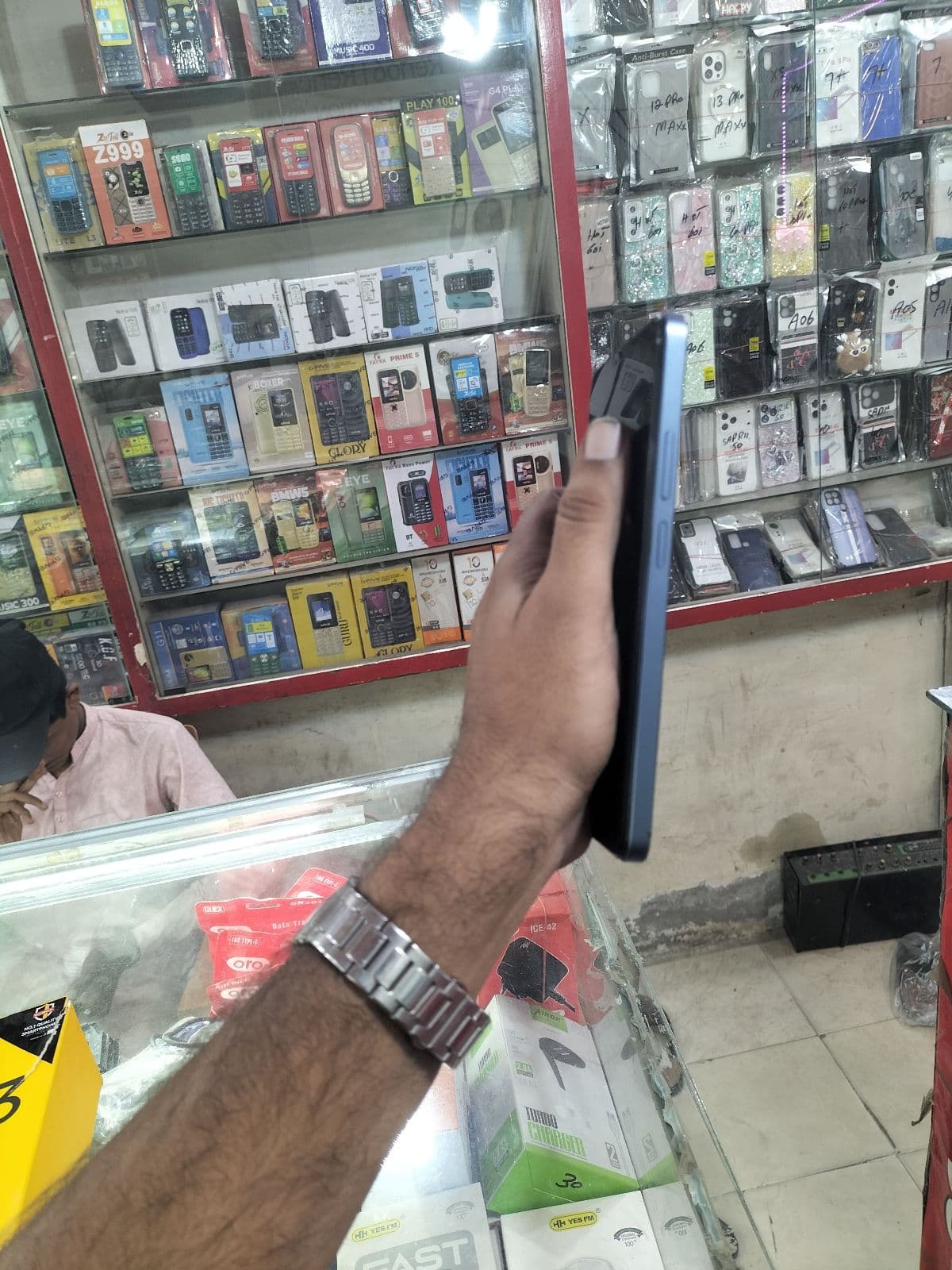 Realme C63 6GB / 128GB in Stargaze Black — photo 4