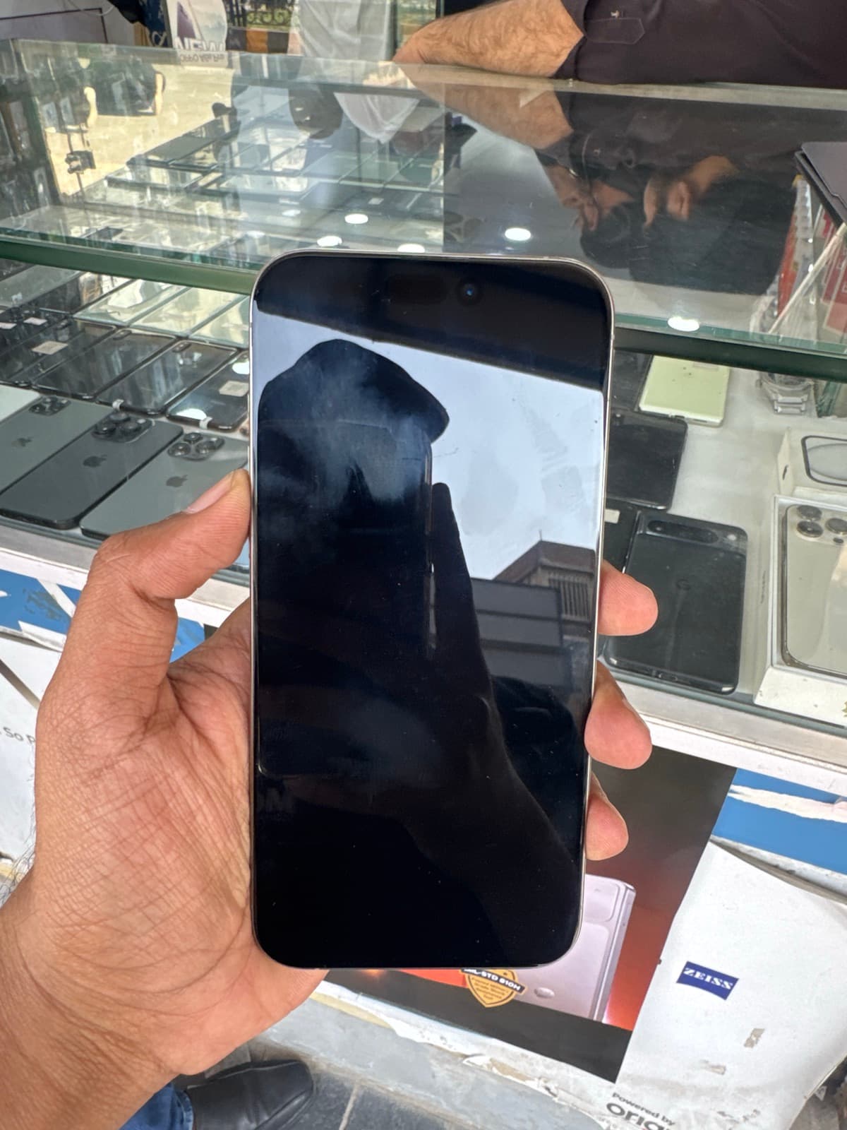 Apple iPhone 15 Pro Max 256GB in Natural Titanium — photo 2