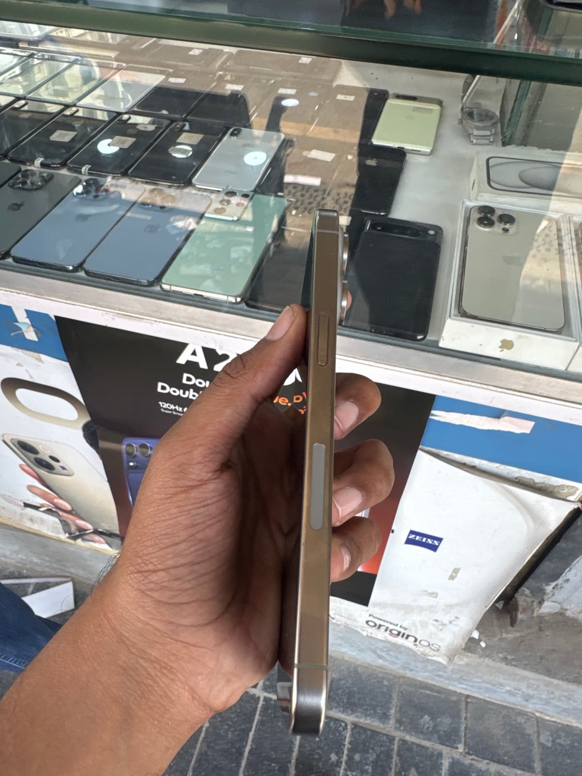 Apple iPhone 15 Pro Max 256GB in Natural Titanium — photo 4
