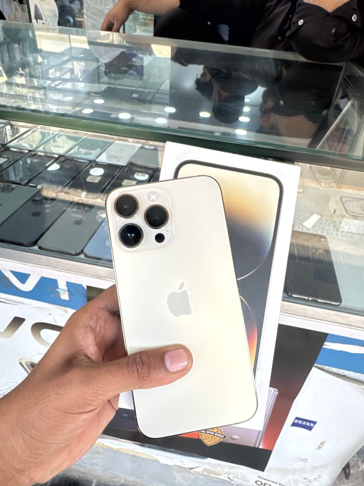 Apple iPhone 14 Pro Max 256GB in Gold — photo 1